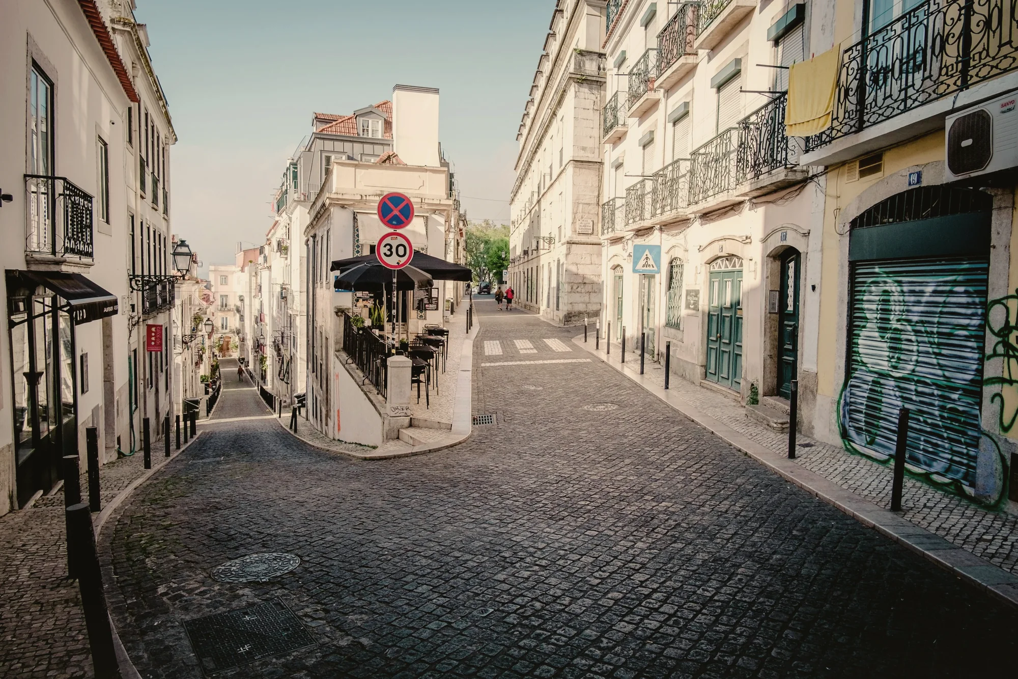 A lane between Bairro Alto and Calçada do Combro